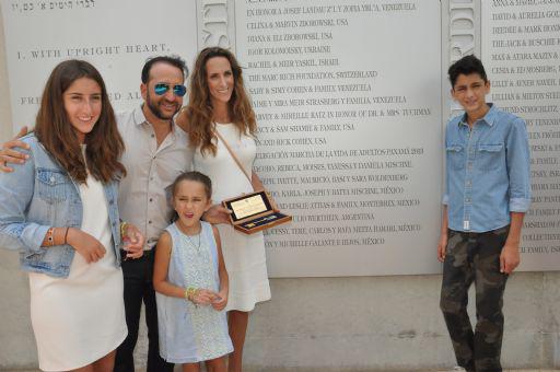 México. Michelle y Simón Galante y sus hijos durante su visita a Yad Vashem